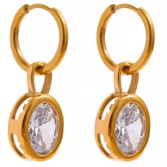 𝅺NEW 18k Gold Plated Huggie Oval Crystal Hoop Earrings - Picture 1 of 8